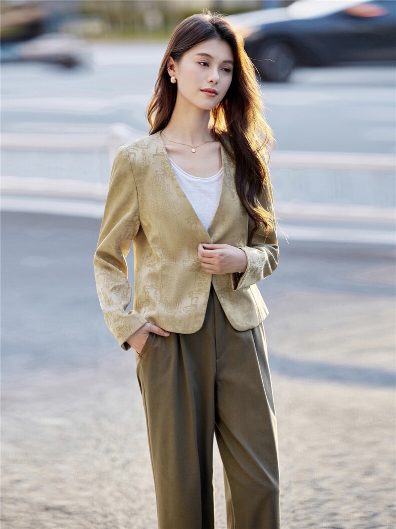 时尚气质小香风外套女春秋2025新款小个子修身显瘦减龄V领短上衣,女装短外套,婵米儿