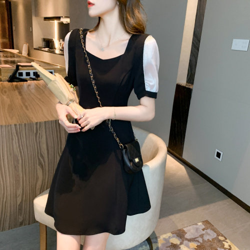 2021夏季新款气质小黑裙小个子方领泡泡袖收腰显瘦连衣裙女，女装连衣裙，潮品会