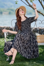 优雅气质小碎花连衣裙女2026夏新款松紧收腰显瘦洋气减龄印花裙子，女装连衣裙，倪叶myz