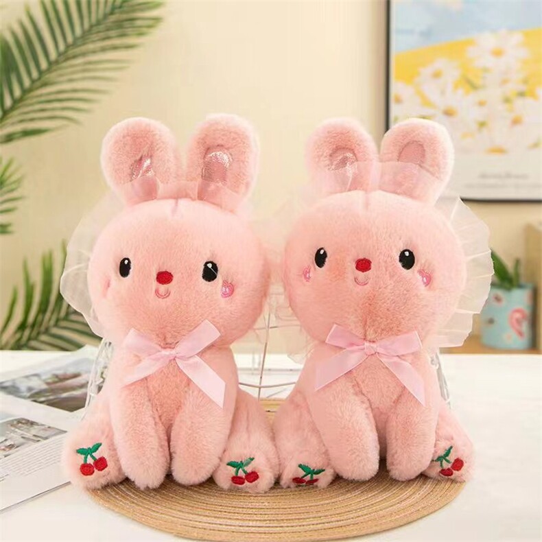 樱桃兔，朵朵毛绒玩具