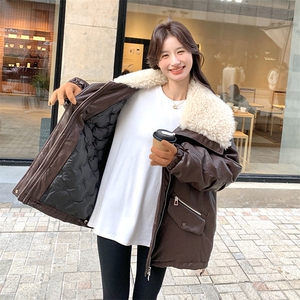 独特超好看羊羔毛领拼接蛋白皮羽绒服女冬季2024新款白鸭绒厚外套图片