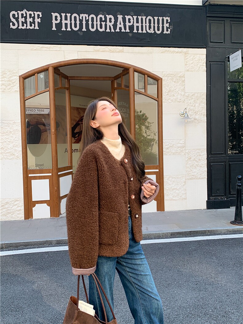 棕色羊羔毛外套女皮毛一体2025秋冬时尚百搭彩扣羊羔绒上衣,女装短外套,2C229