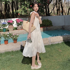 方得体穿搭挂脖连衣裙女2025夏季新款海边度假气质露肩长裙，女装连衣裙，2C135