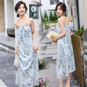 甜美小个子修身吊带裙女夏季2024新款碎花氛围感连衣裙