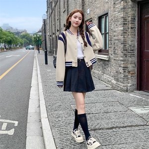 韩版学院风拼接撞色棒球服女，复古又时髦甜酷女孩的春秋穿搭外套图片