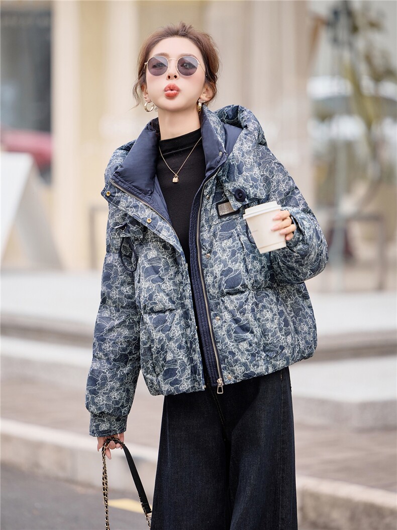 时尚印花连帽白鸭绒羽绒服2025冬季新款,女装羽绒服,余墨