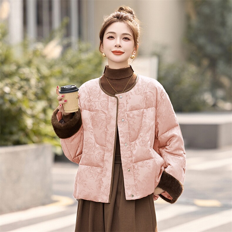设计感立领拼接羽绒服女2024年冬季新款小个子白鸭绒短款,女装羽绒服,美沁