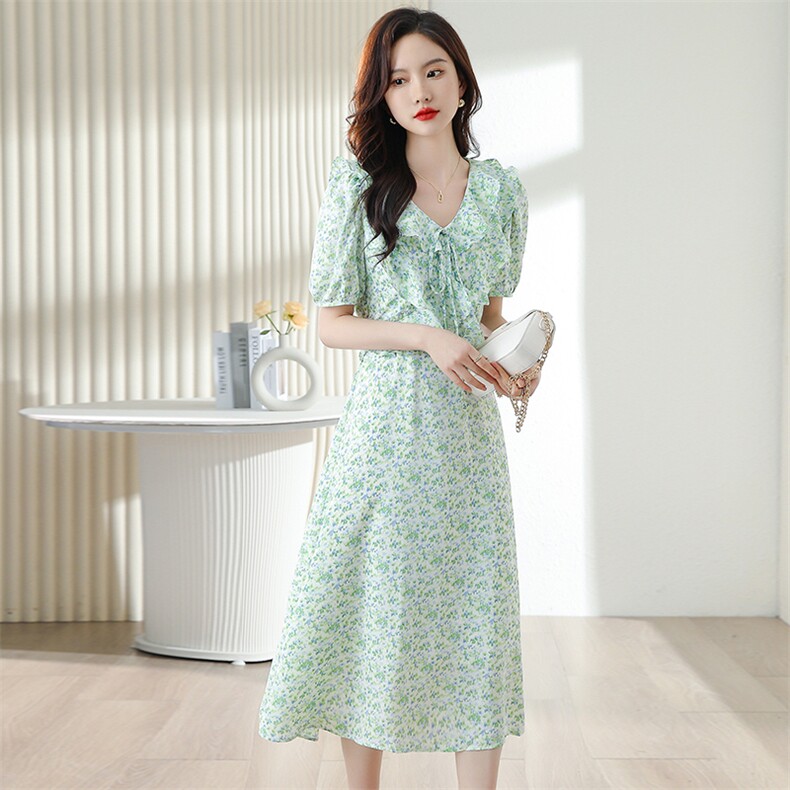 精修大图2023年夏季新款女时尚减龄荷叶边拼接碎花连衣裙,女装连衣裙,奋斗女王