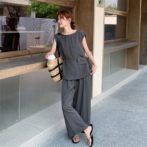 韩系松弛感灰色休闲简约套装女2025夏季新款无袖上衣阔腿裤两件套图片