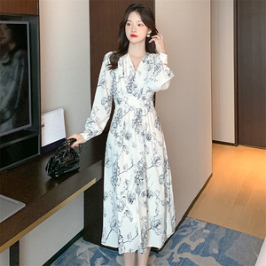 春装芙蓉缎复古v领印花连衣裙女早春中长裙收腰碎花裙图片