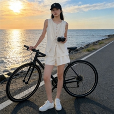 杏色设计感无袖马甲短裤套装女夏款韩版系带假两件上衣短裤两件套，女装套装/套裙，江南
