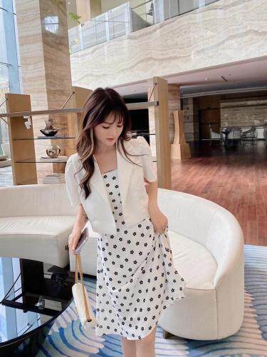 韩版吊带碎花连衣裙?西装外套，女装背心吊带，雾灵水Lady-Lin