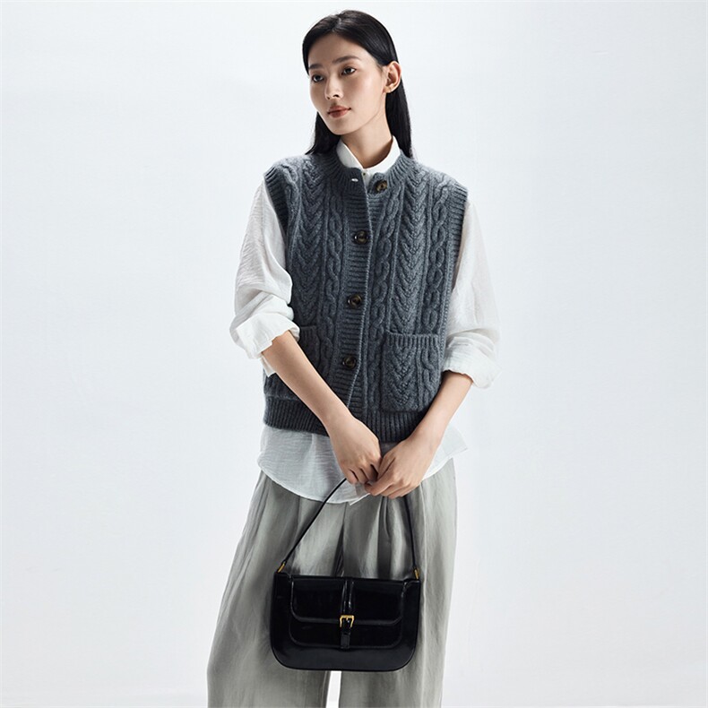 2025年秋季重磅马甲开衫带兜时尚百搭通勤，女装马甲，致织羊绒