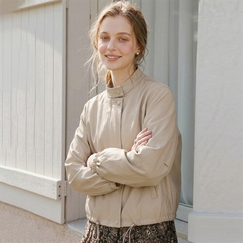 【春季女装新款】大量现货时尚休闲宽松立领短款皮衣外套，女装皮衣，缘衣格