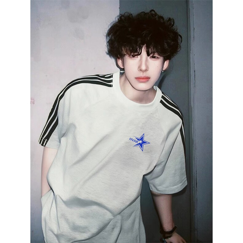 抖音得物品质二开240克宽松纯棉美式潮牌印花三条杠中性风短袖T恤，男装T恤，电商A486