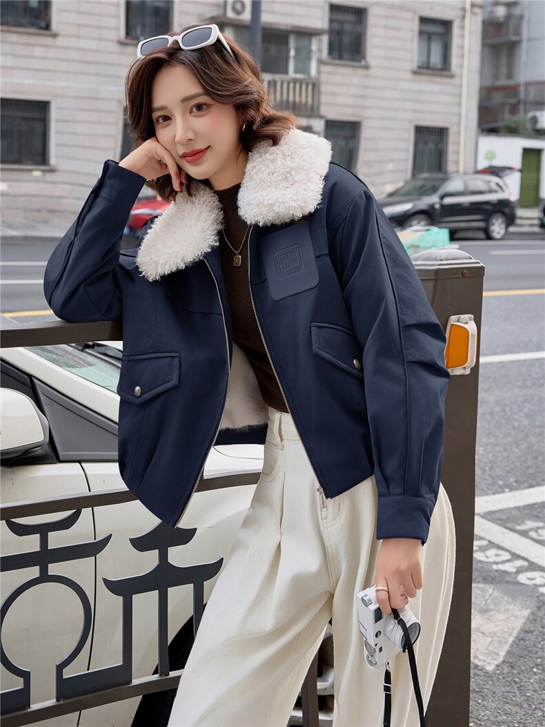 【大量现货】短款外套女2025秋冬新款小个子巨好看的加绒加厚羊羔毛翻领派克服,女装棉衣/棉服,依路服饰