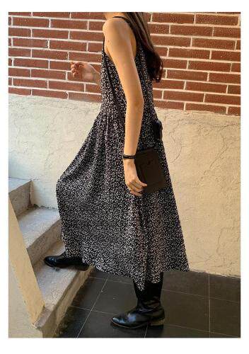 【现货】夏季新款压皱吊带连衣裙，女装背心吊带，木可可木R