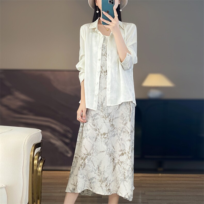 水墨画复古吊带连衣裙女2025年春夏新款气质方领无袖缎面印花长裙图片
