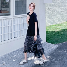 假两件拼接碎花连衣裙女2025夏季淡人巨好看慵懒风圆领休闲长裙子，女装连衣裙，2D009