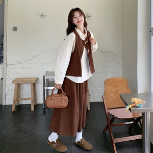 美拉德学院风设计感马甲阔腿裙裤衬衫套装三件套女2025早秋季穿搭图片