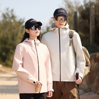 2025秋冬百搭时尚简约男女同款冲锋衣，女装短外套，衫都服饰