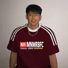 酒红色