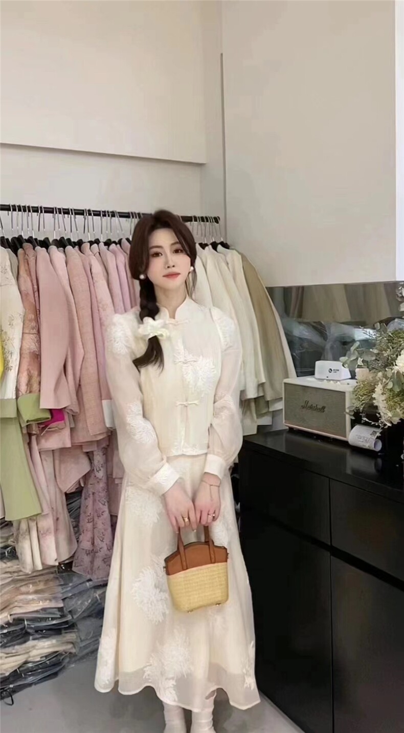新中式中工刺绣天丝上衣+半身裙+内搭2024春夏新款三件套女盘扣潮,女装套装/套裙,喜见多金