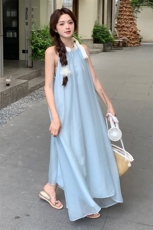 法式无袖挂脖连衣裙女2025夏季新款气质高级感绝美超仙度假风长裙，女装连衣裙，浙宝305