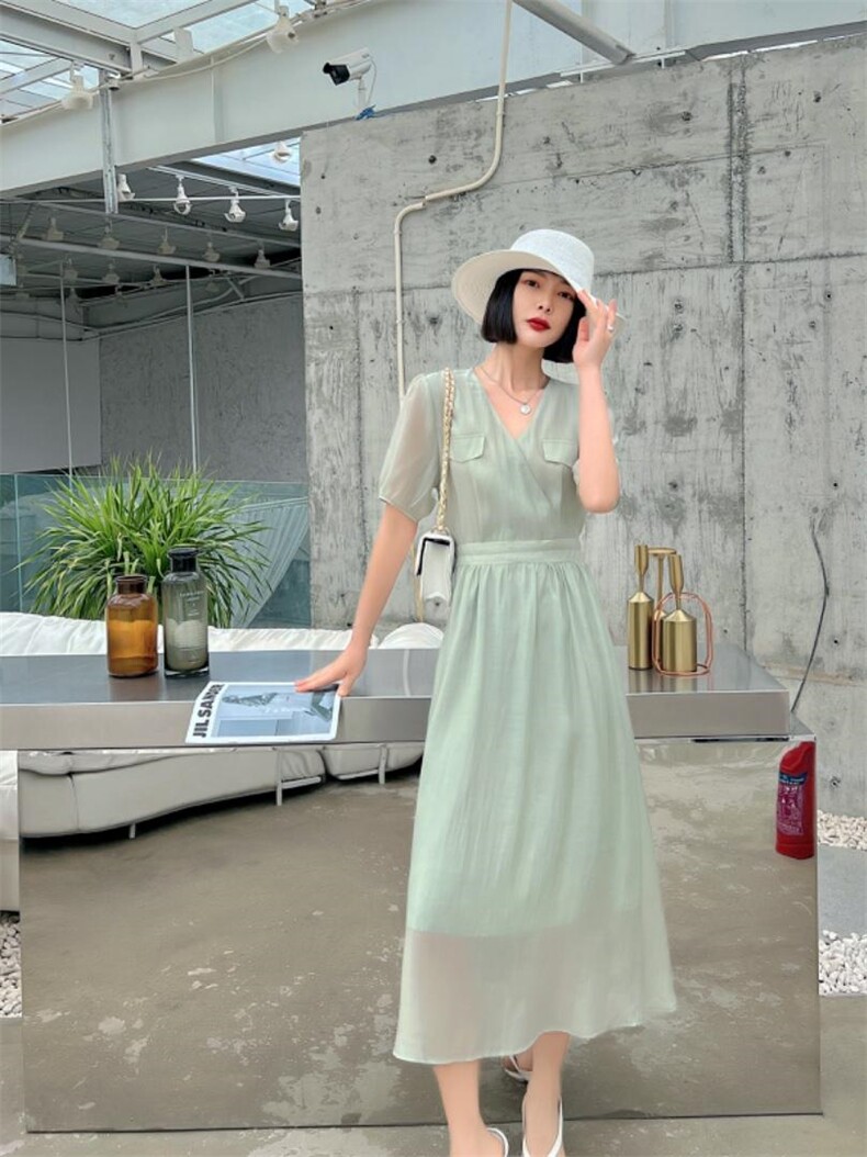 夏季新款连衣裙，女装连衣裙，一露玛娜