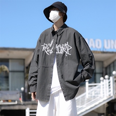 黑色
