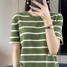 草绿色