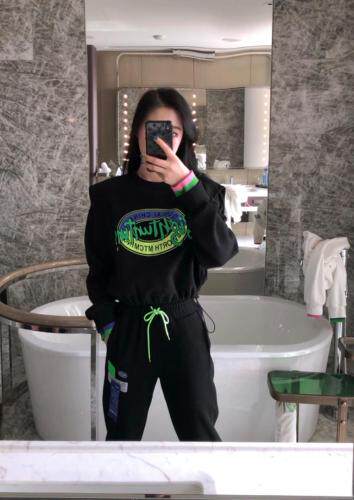 【现货】春季新款假两件式彩色印花卫衣，女装卫衣/绒衫，多来