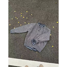 灰色