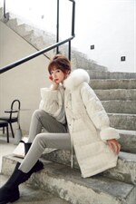 中长款羽绒服女2021年新款设计感小众白鸭绒长过膝外套，女装羽绒服，菲莎比娅