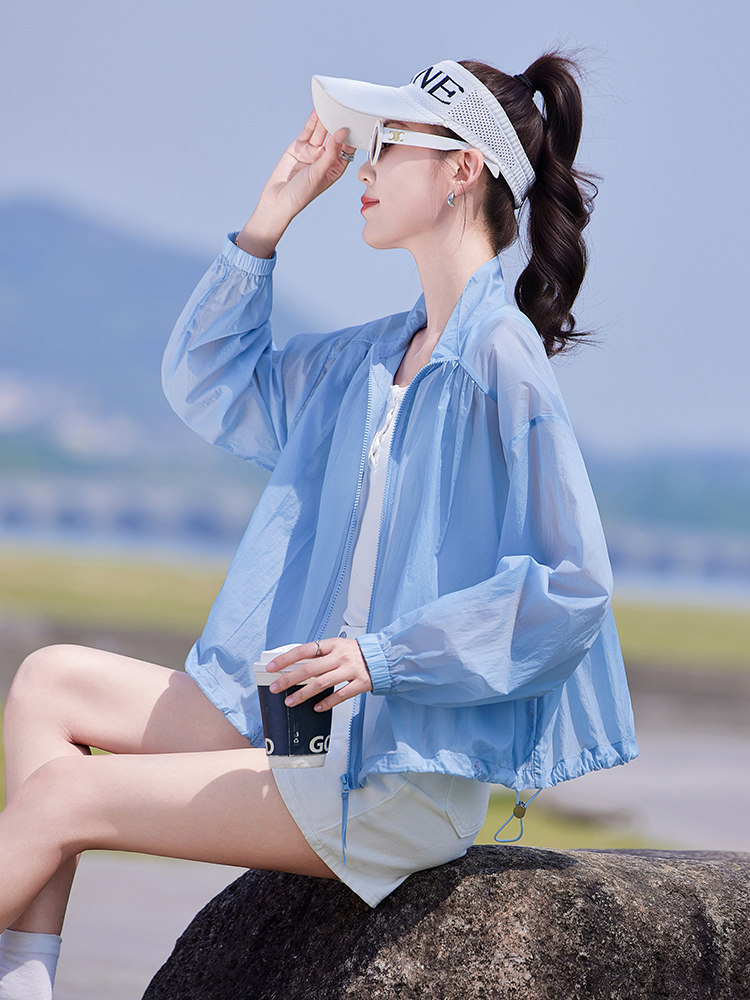 时尚蓝色短款女轻薄小外套夏季新款连帽旅行户外透气长袖薄短外套,女装防晒衣,靓衣阁