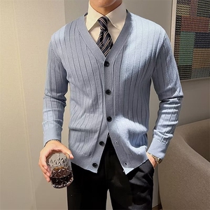 修身凹凸纽扣男开衫针织时尚简约条纹V领毛衣小外套潮 M832图片