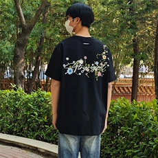 黑色