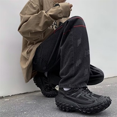 黑色