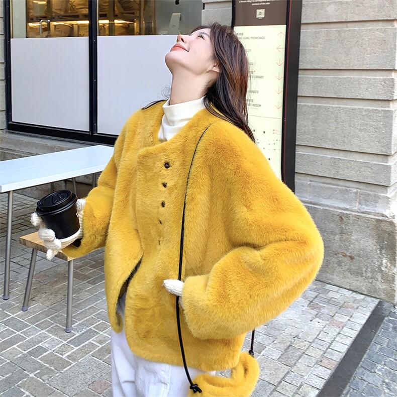姜黄色仿水貂绒皮毛一体环保羊羔毛外套女冬季2025新款短款上衣,女装短外套,2C090
