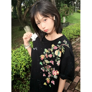 WE1544-P36 绣花肩章羽毛满天星立体浮雕短袖T恤男女图片