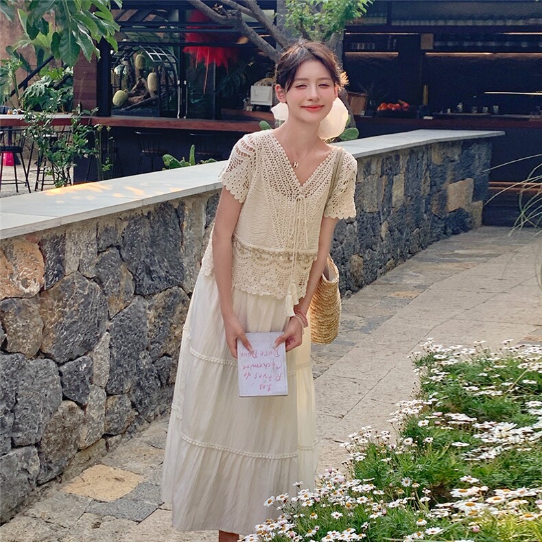 波西米亚度假风钩花镂空v领针织衫短袖女夏吊带裙设计感两件套裙,女装连衣裙,维壹