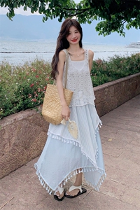 夏日出游穿搭套装裙女2025年新款超好看镂空罩衫吊带半身裙三件套图片