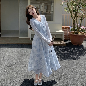 蓝色超好看碎花吊带连衣裙套装女夏季气质减龄显瘦开衫长裙两件套图片