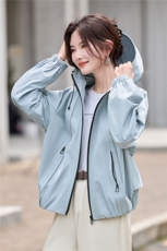 短款风衣外套女春秋2025新款洋气高级感时尚休闲大码百搭连帽上衣，女装短外套，丽影随形