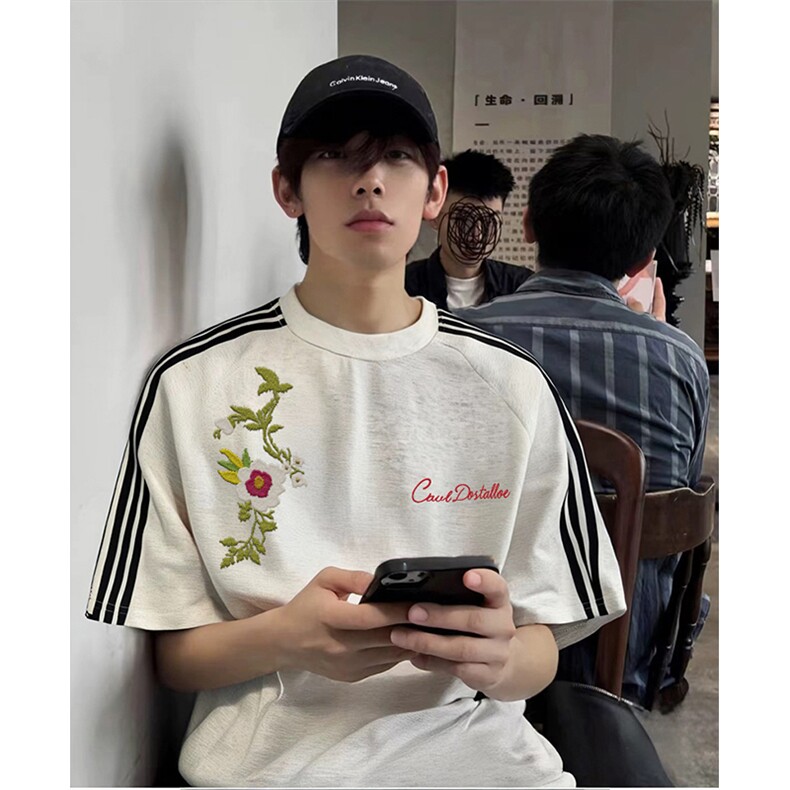 抖音得物品质二开240克宽松纯棉美式潮牌印花三条杠中性风短袖T恤,男装T恤,电商A486