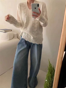 气质修身显瘦女士V领加蕾丝打底衫图片