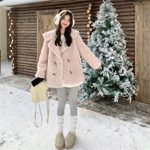 粉色温柔风大翻领羊羔毛外套女2025冬季新款减龄保暖皮毛一体棉服图片