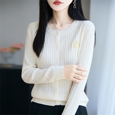 法式复古麻花针织开衫女短外套2025新款精纺绞花刺绣长袖打底毛衣，女装针织衫/毛衣，郡淞羊绒
