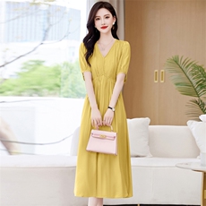 2026年V领韩版宽松收腰显瘦纯色中长款洋气A字连衣裙，女装连衣裙，火爆靓佳人