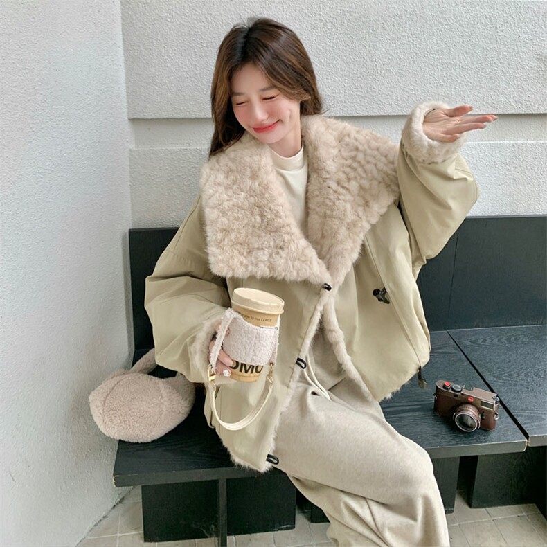 8888白鸭绒加厚毛毛羽绒服女保暖卡其色羊羔毛领翻领p325k528,女装羽绒服,2D143
